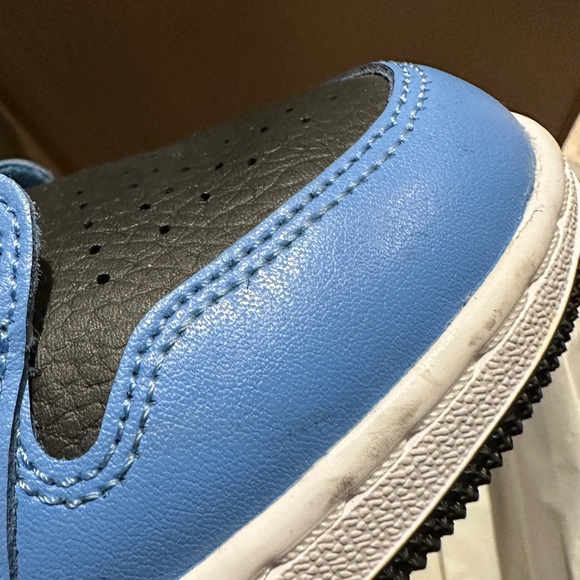 Jordan 1 Low UNC Black (GS) - Picture 5 of 11